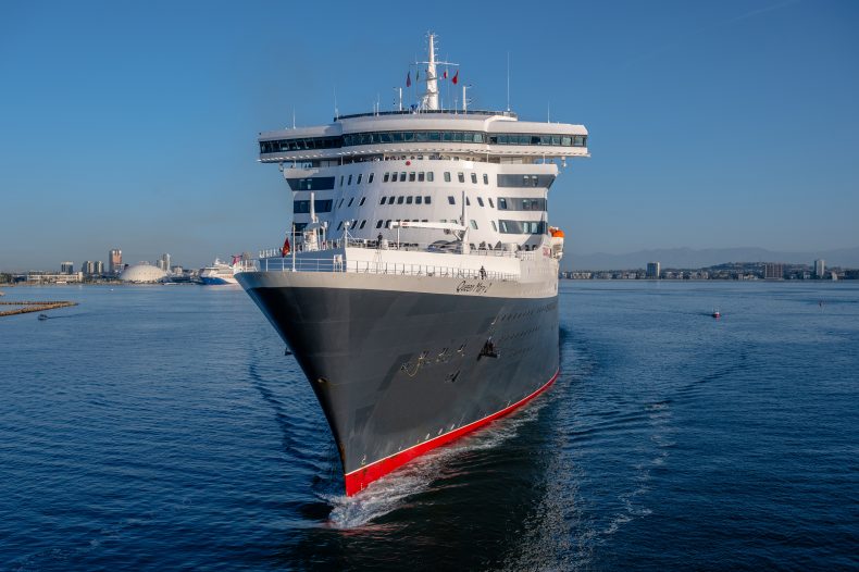 The Queen Mary 2 heads to the Port of Los Angeles
