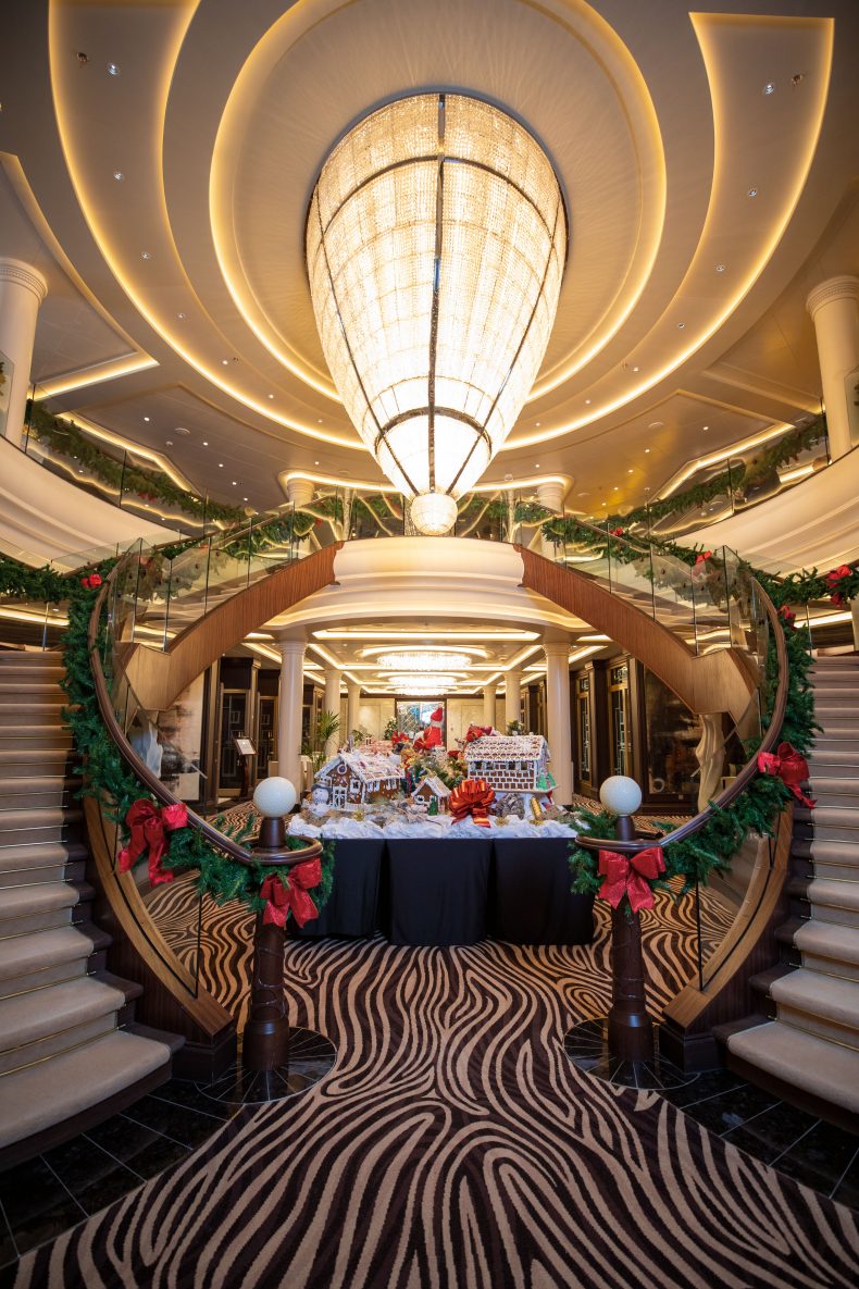 2020-EXP-Christmas-Staircase-081